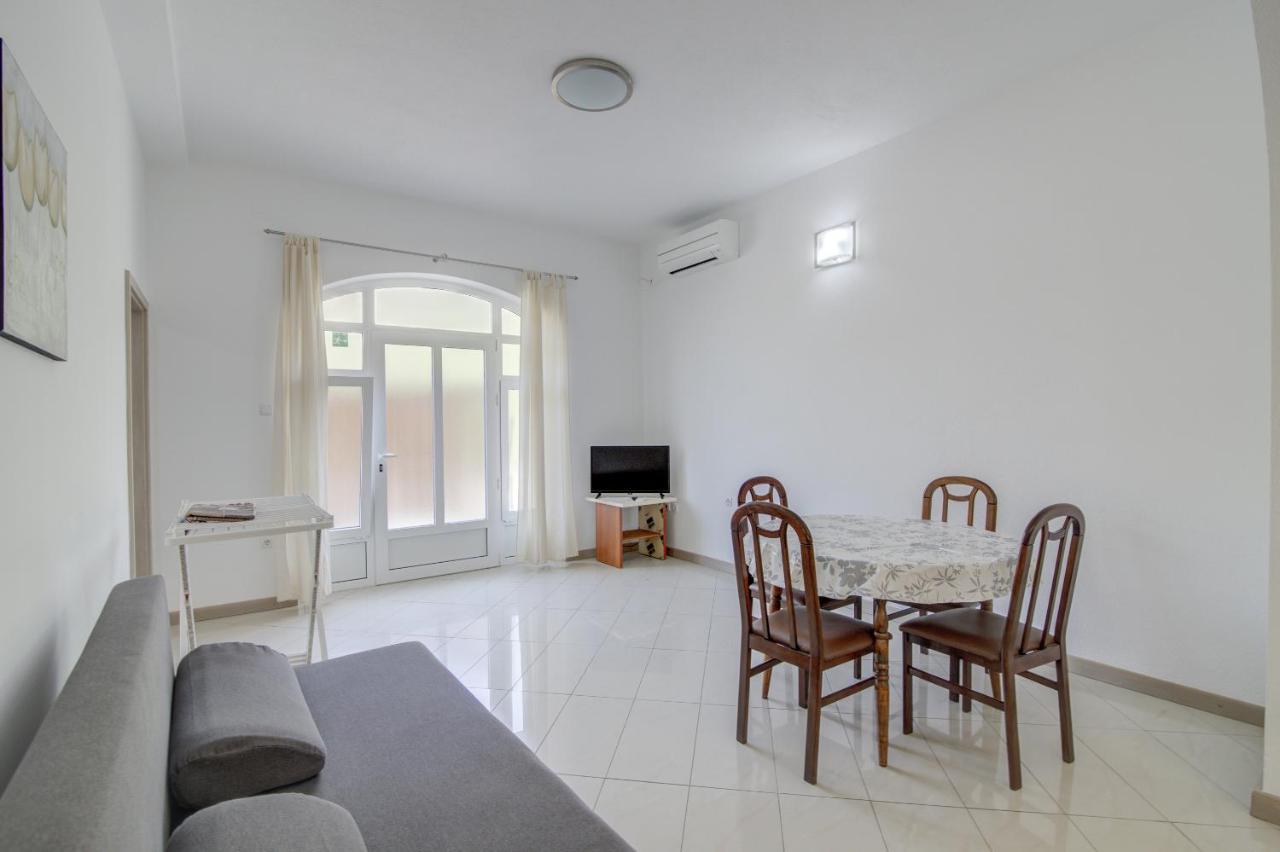 Dora Apartment Сен Екстериор снимка