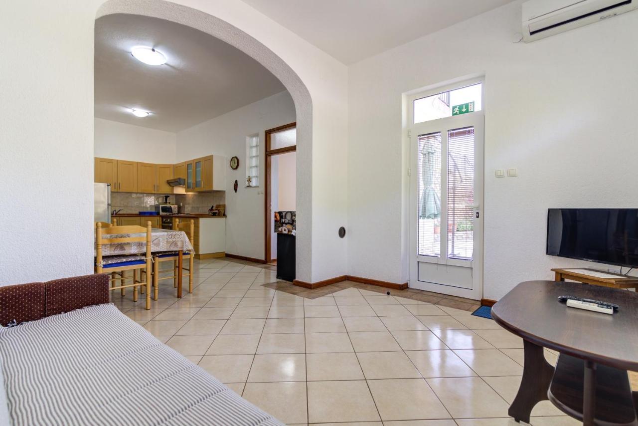 Dora Apartment Сен Екстериор снимка