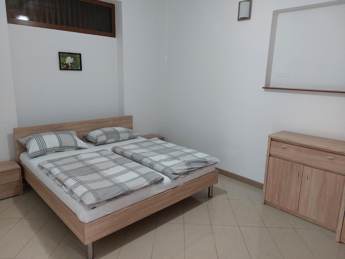 Dora Apartment Сен Екстериор снимка